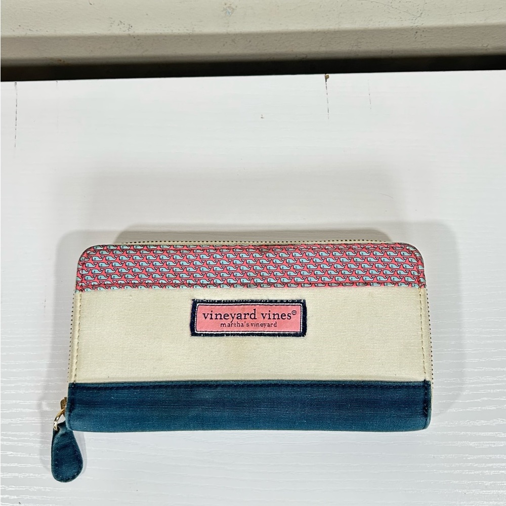 Vineyard Vines Continental Whale zip around wallet